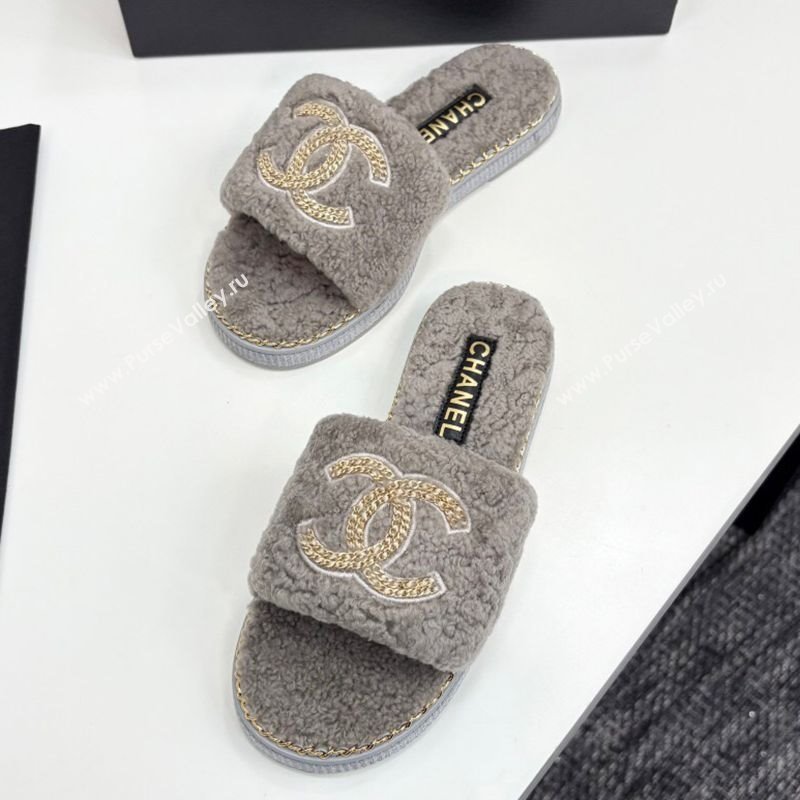 Chanel Shearling Flat Slides Sandal with Chain Grey 2025 CH090111 (MD-250901116)