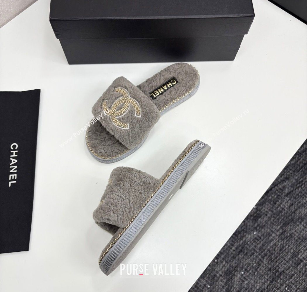 Chanel Shearling Flat Slides Sandal with Chain Grey 2025 CH090111 (MD-250901116)