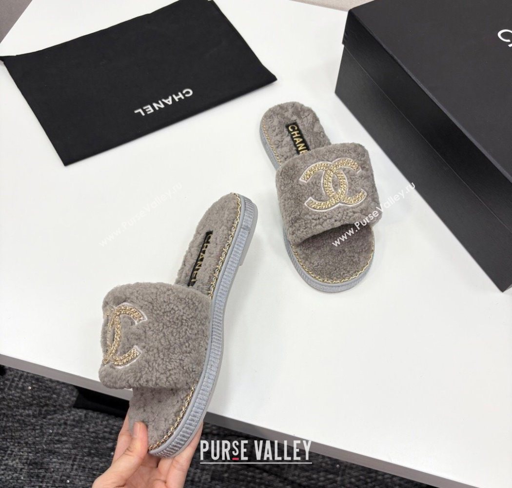 Chanel Shearling Flat Slides Sandal with Chain Grey 2025 CH090111 (MD-250901116)