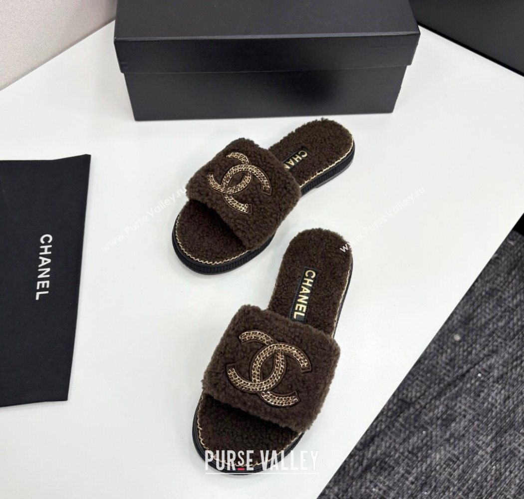 Chanel Shearling Flat Slides Sandal with Chain Brown 2025 CH090111 (MD-250901117)