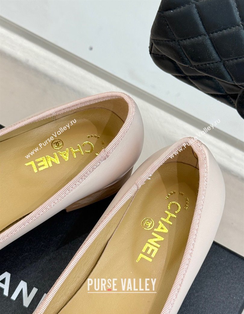 Chanel Lambskin Wood-Like Loafers with Chain Pale Pink 2025 CH090114 (MD-250901135)