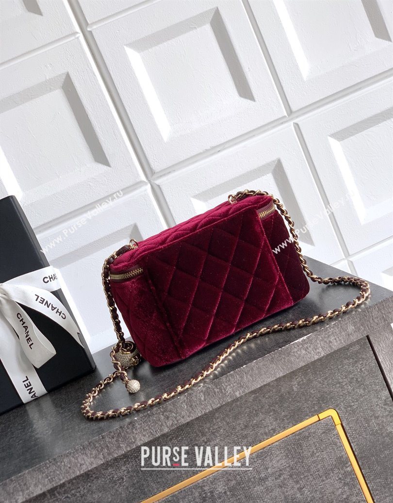 Chanel Velvet Vanity Case with Chain and Strass Ball Burgundy 2025 CH101007 (yezi-251010122)