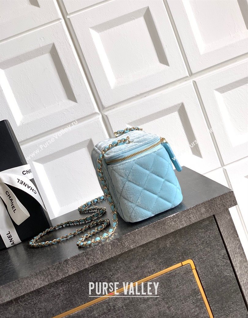 Chanel Velvet Vanity Case with Chain and Strass Ball Ice Blue 2025 CH101007 (yezi-251010126)