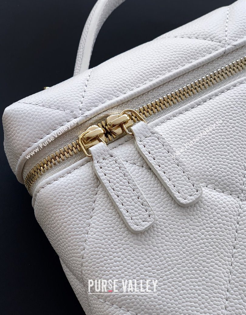 Chanel Grained Shiny Calfskin Vanity Case with Chain and Top Handle White/Gold 2025 AP4936 (yezi-251010131)