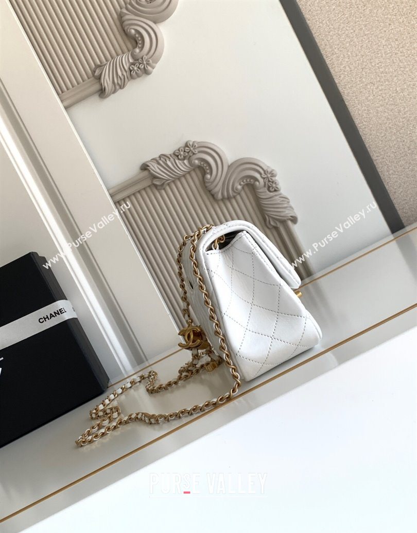 Chanel Shiny Lambskin Square Mini Flap Bag with CC Chain AS5758 White 2025 (yezi-251010163)