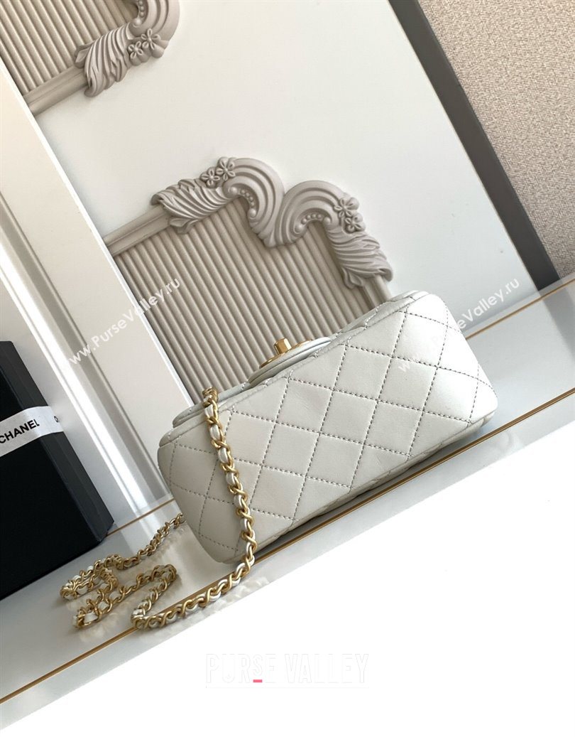 Chanel Shiny Lambskin Square Mini Flap Bag with CC Chain AS5758 Light Grey 2025 (yezi-251010165)