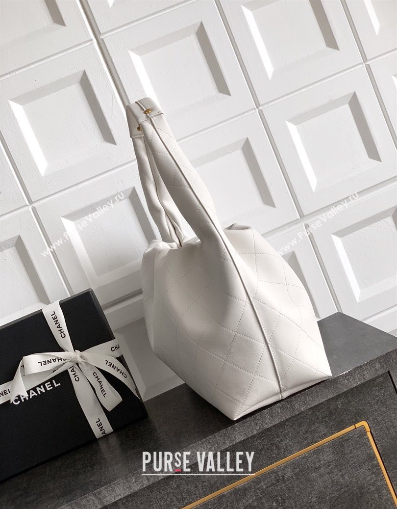 Chanel Quilted Soft Leather Hobo Bag White 2025 CH101101 (yezi-251011007)