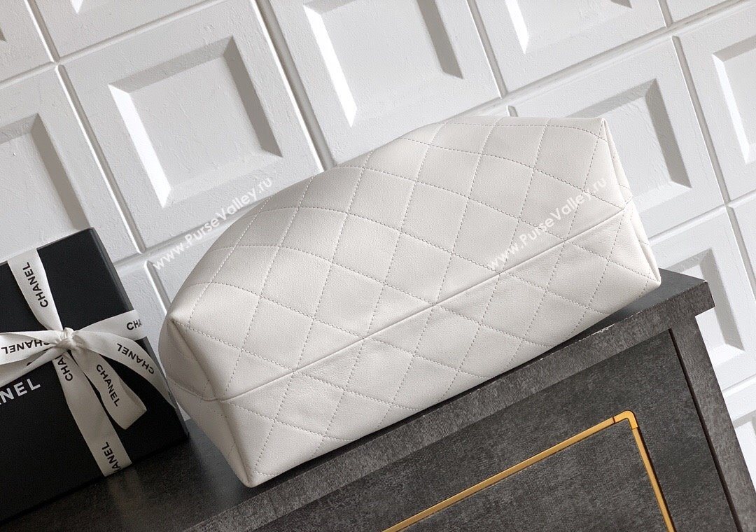 Chanel Quilted Soft Leather Hobo Bag White 2025 CH101101 (yezi-251011007)