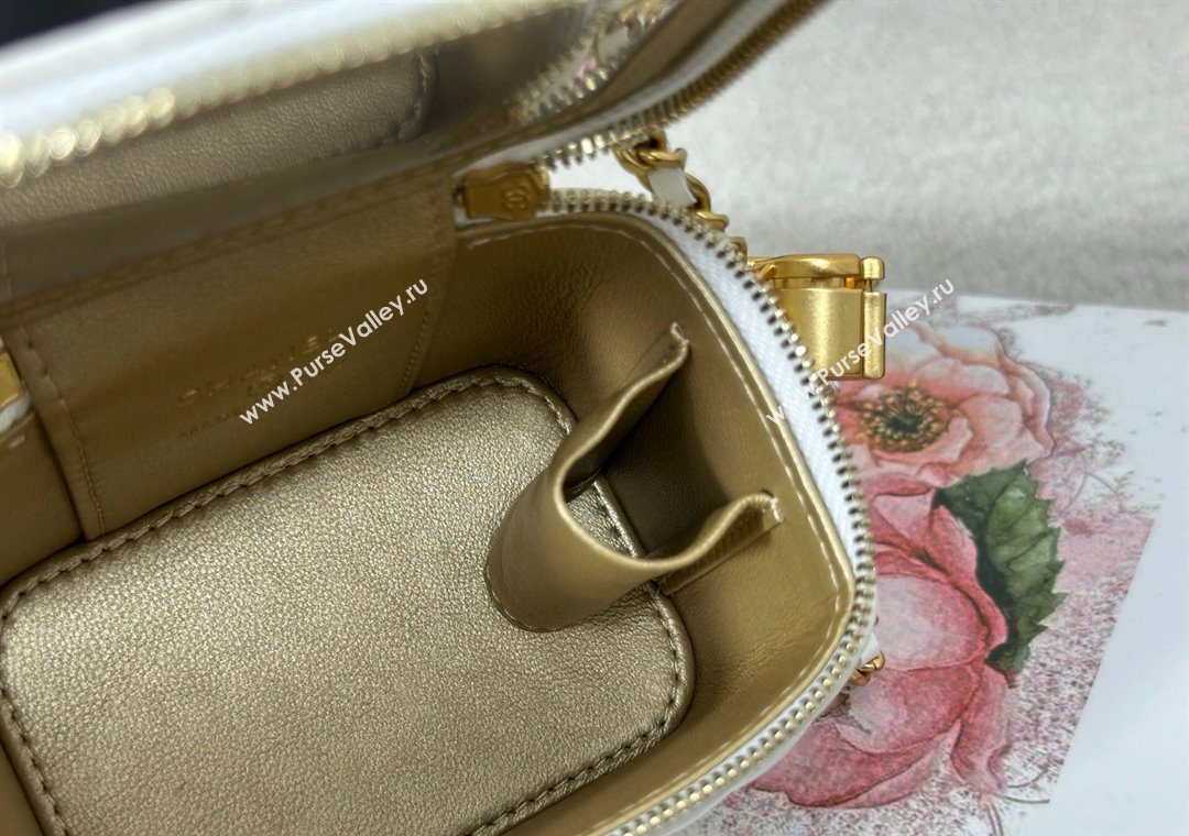 Chanel Lambskin Small Vanity Case with CC Chain White 2025 AP3941 (YM-251011096)