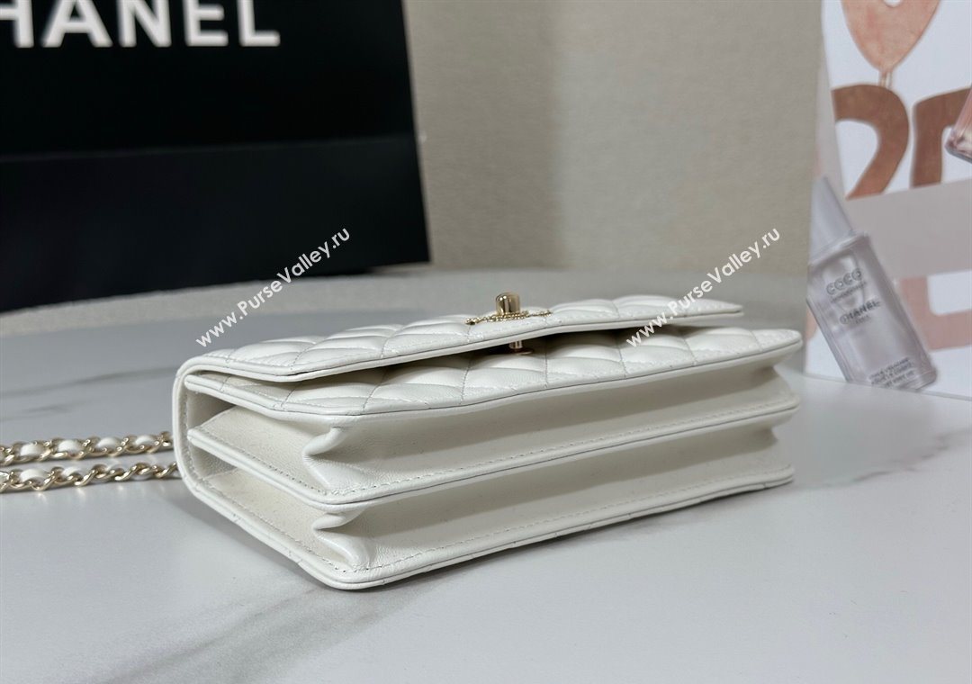 Chanel Lambskin Clutch with Chain and Top Handle White 2025 AP4831 (YM-251011098)