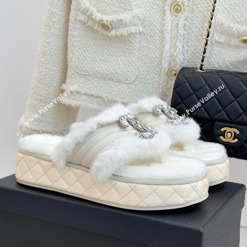 Chanel Fabric and Wool Platform Slides Sandal with Strass CC White 2025 CH110307 (MD-251103090)