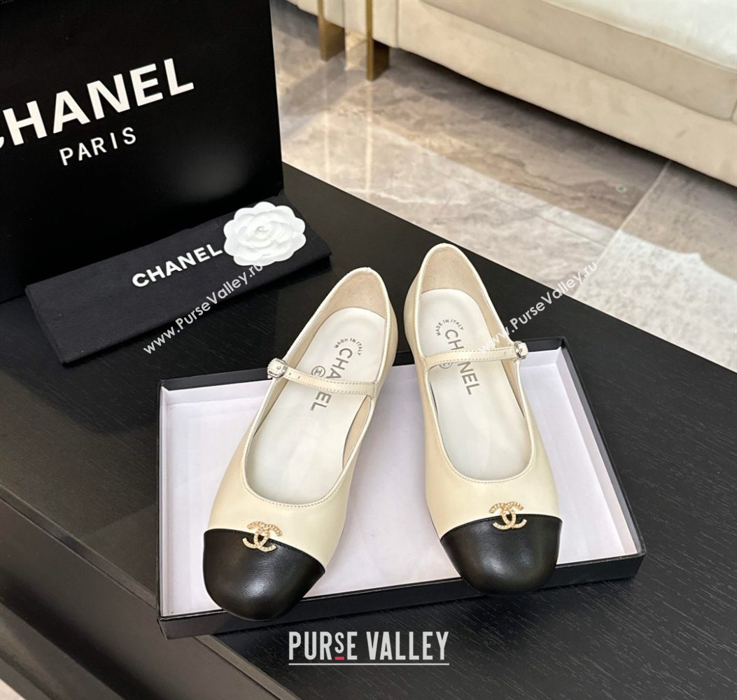 Chanel Lambskin and Calfskin Leather Mary Janes Ballets Flat with Strass CC White 2025 CH110301 (MD-251103011)