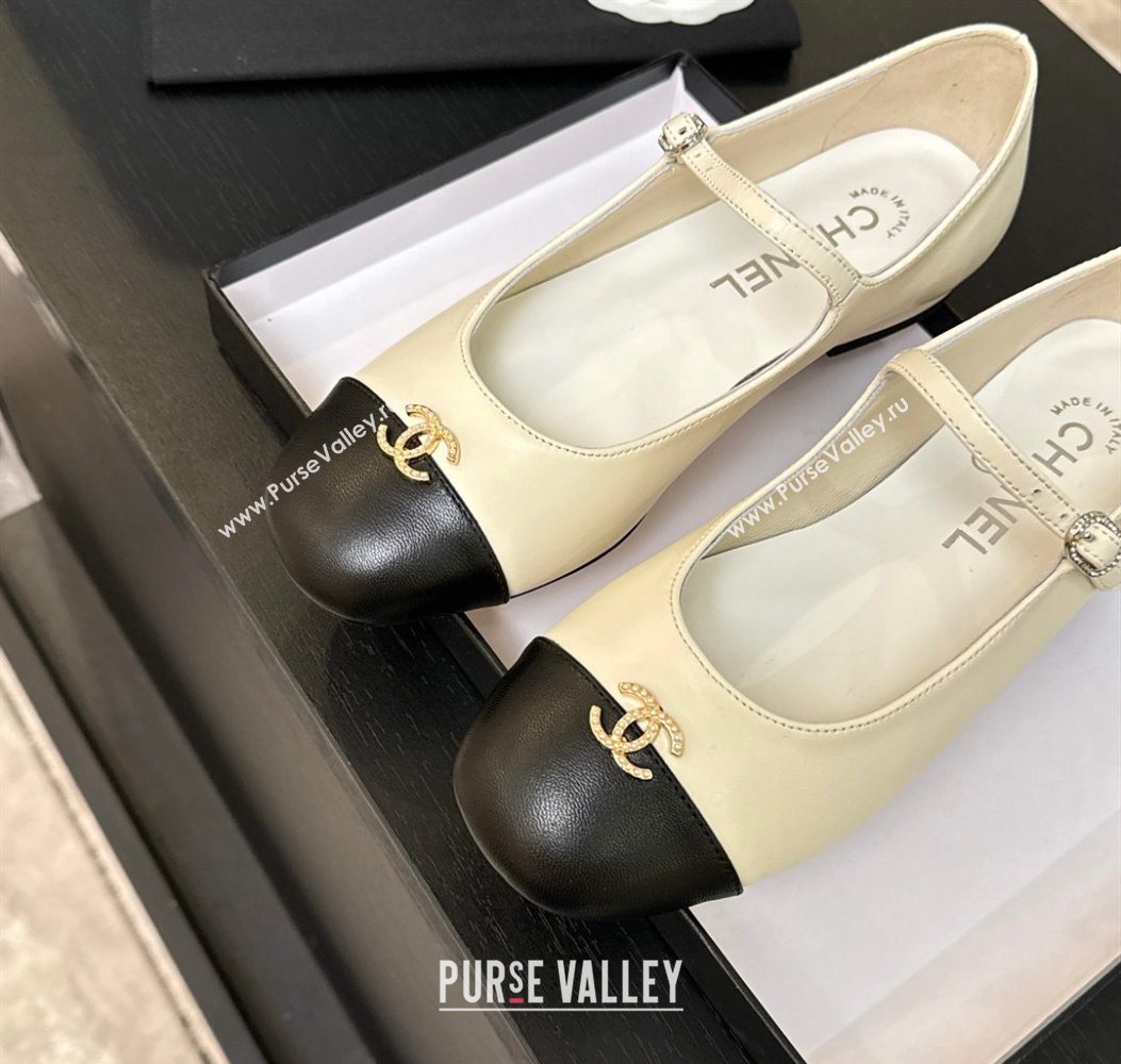 Chanel Lambskin and Calfskin Leather Mary Janes Ballets Flat with Strass CC White 2025 CH110301 (MD-251103011)