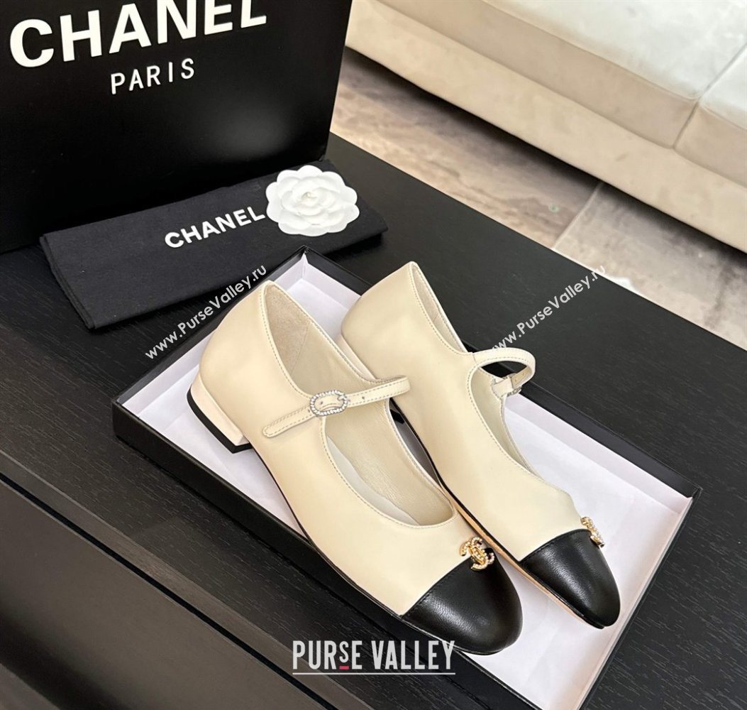 Chanel Lambskin and Calfskin Leather Mary Janes Ballets Flat with Strass CC White 2025 CH110301 (MD-251103011)