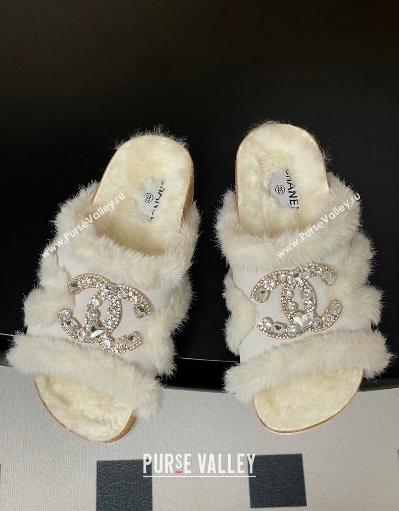 Chanel Suede and Wool Platform Slides Sandal with Strass CC White 2025 CH110308 (MD-251103093)