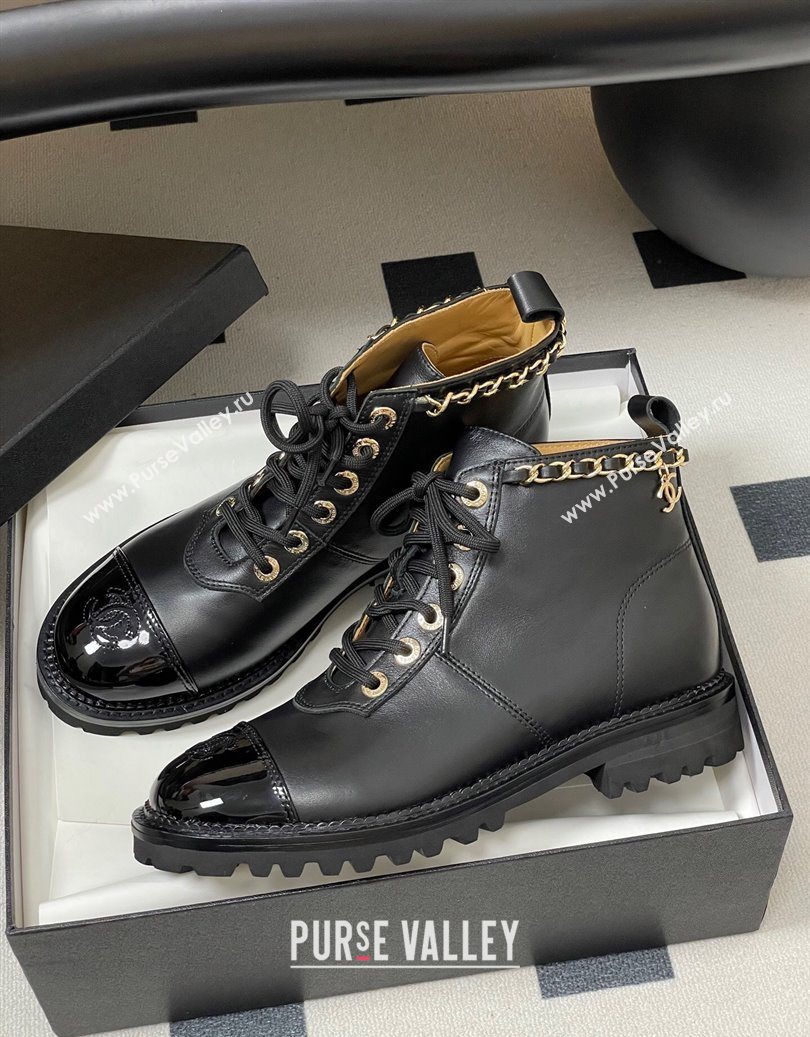 Chanel Calfskin and Patent Leather Laced-up Ankle Boots 3.5cm with Chain Black 2025 CH110404 (MD-251104033)