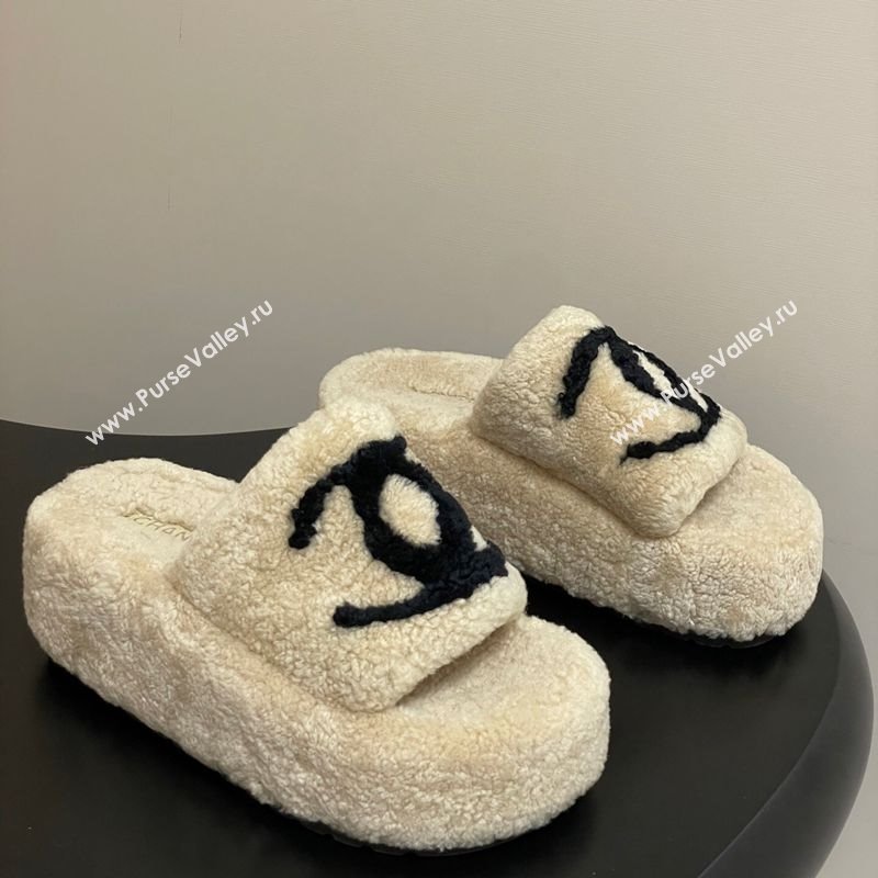 Chanel Wool Platform Slides Sandal with Maxi CC Beige 2025 CH110306 (MD-251103087)