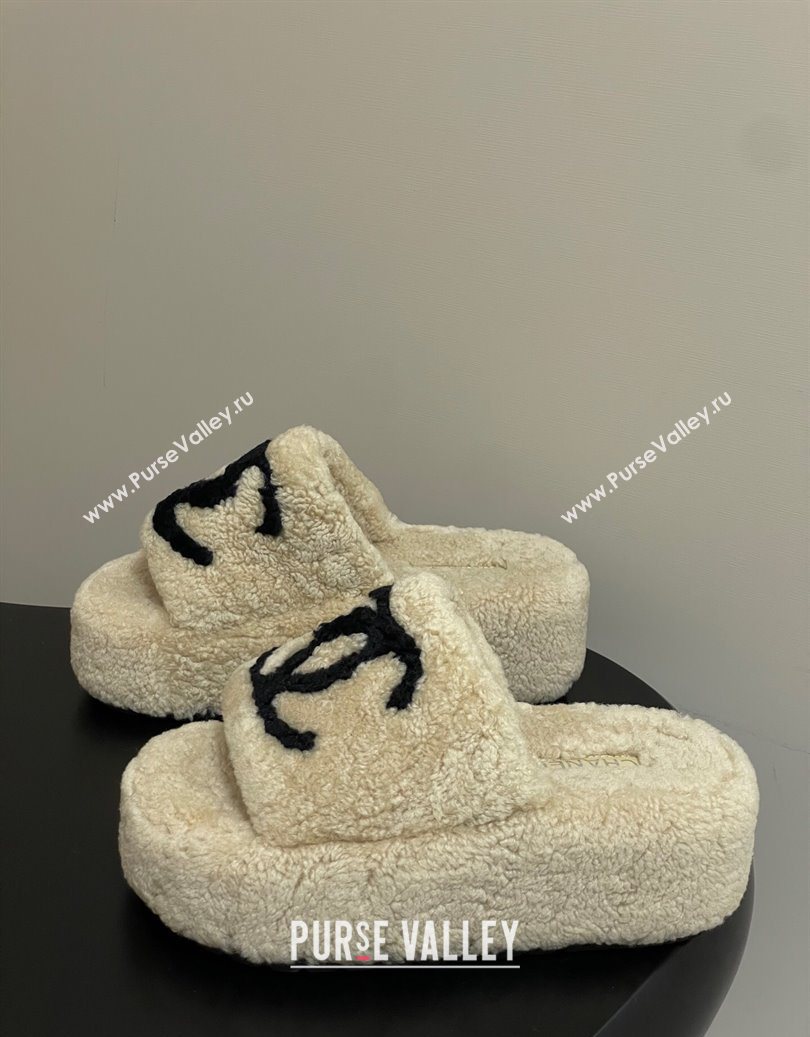 Chanel Wool Platform Slides Sandal with Maxi CC Beige 2025 CH110306 (MD-251103087)