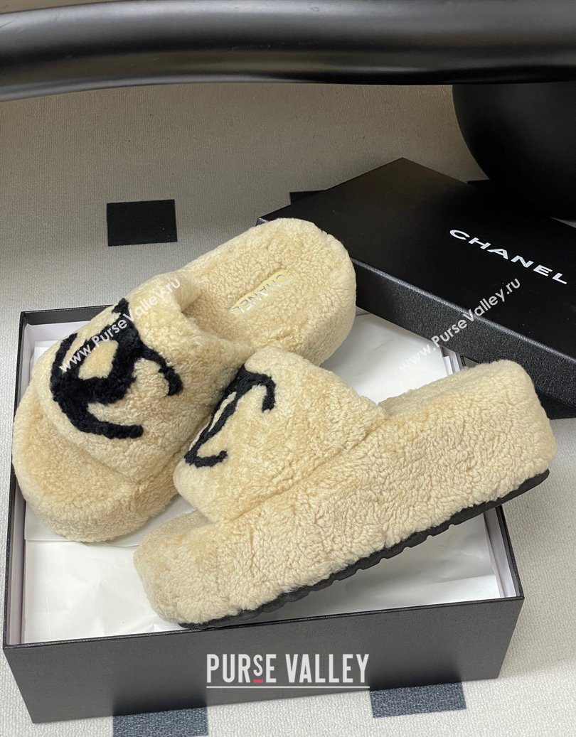 Chanel Wool Platform Slides Sandal with Maxi CC Beige 2025 CH110306 (MD-251103087)