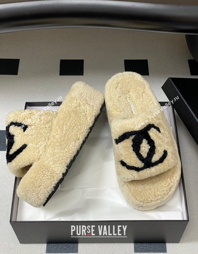 Chanel Wool Platform Slides Sandal with Maxi CC Beige 2025 CH110306 (MD-251103087)
