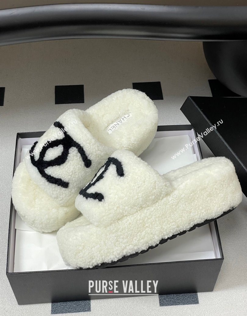 Chanel Wool Platform Slides Sandal with Maxi CC White 2025 CH110306 (MD-251103088)