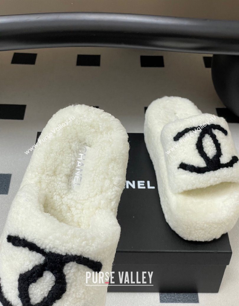 Chanel Wool Platform Slides Sandal with Maxi CC White 2025 CH110306 (MD-251103088)