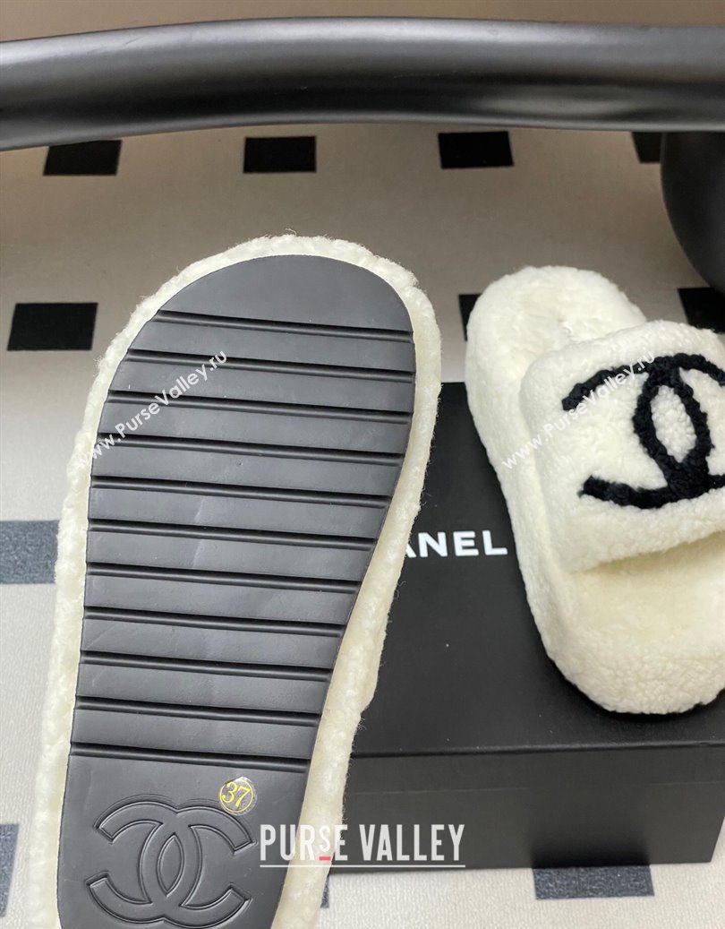 Chanel Wool Platform Slides Sandal with Maxi CC White 2025 CH110306 (MD-251103088)