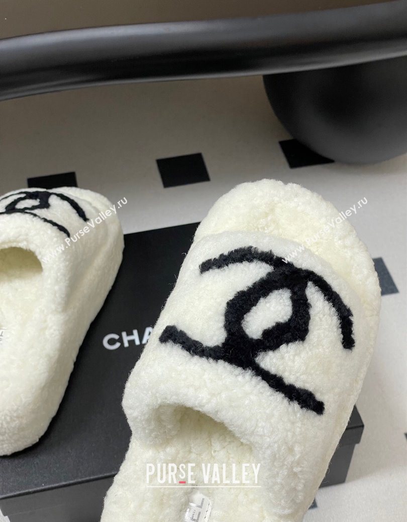 Chanel Wool Platform Slides Sandal with Maxi CC White 2025 CH110306 (MD-251103088)