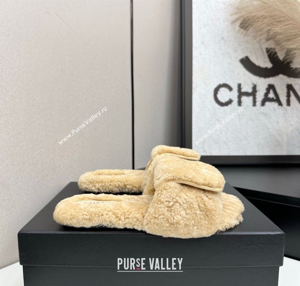 Chanel Shearling Wool Flat Slides Sandal with Foldover Beige 2025 CH103106 (MD-251031126)