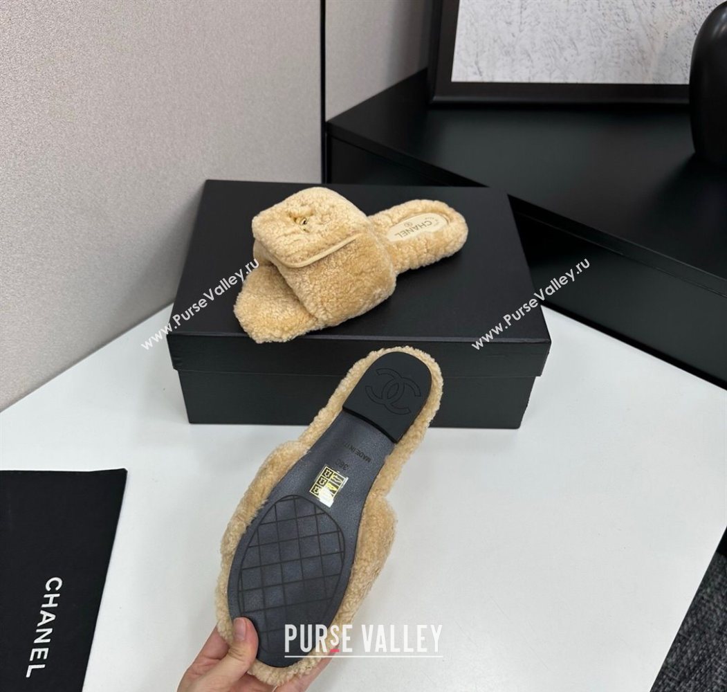 Chanel Shearling Wool Flat Slides Sandal with Foldover Beige 2025 CH103106 (MD-251031126)