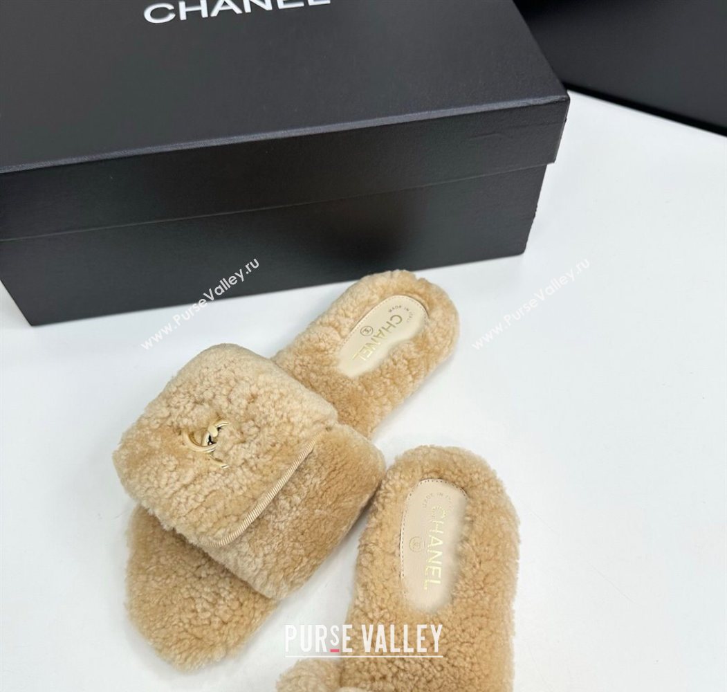 Chanel Shearling Wool Flat Slides Sandal with Foldover Beige 2025 CH103106 (MD-251031126)