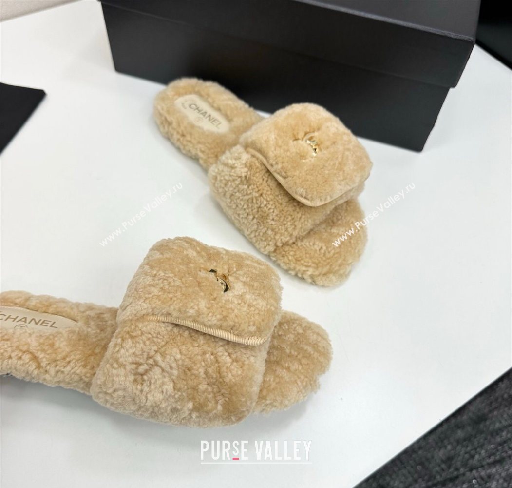 Chanel Shearling Wool Flat Slides Sandal with Foldover Beige 2025 CH103106 (MD-251031126)