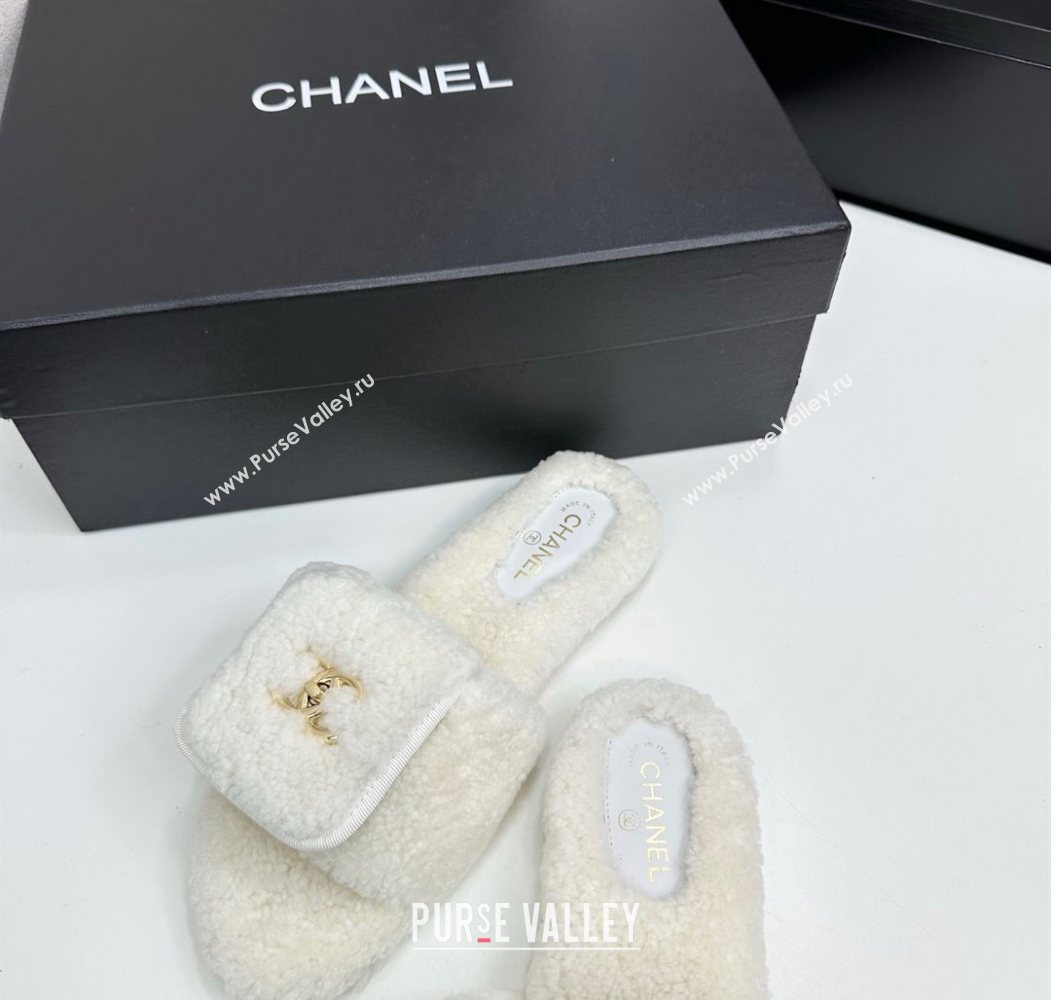 Chanel Shearling Wool Flat Slides Sandal with Foldover White 2025 CH103106 (MD-251031127)