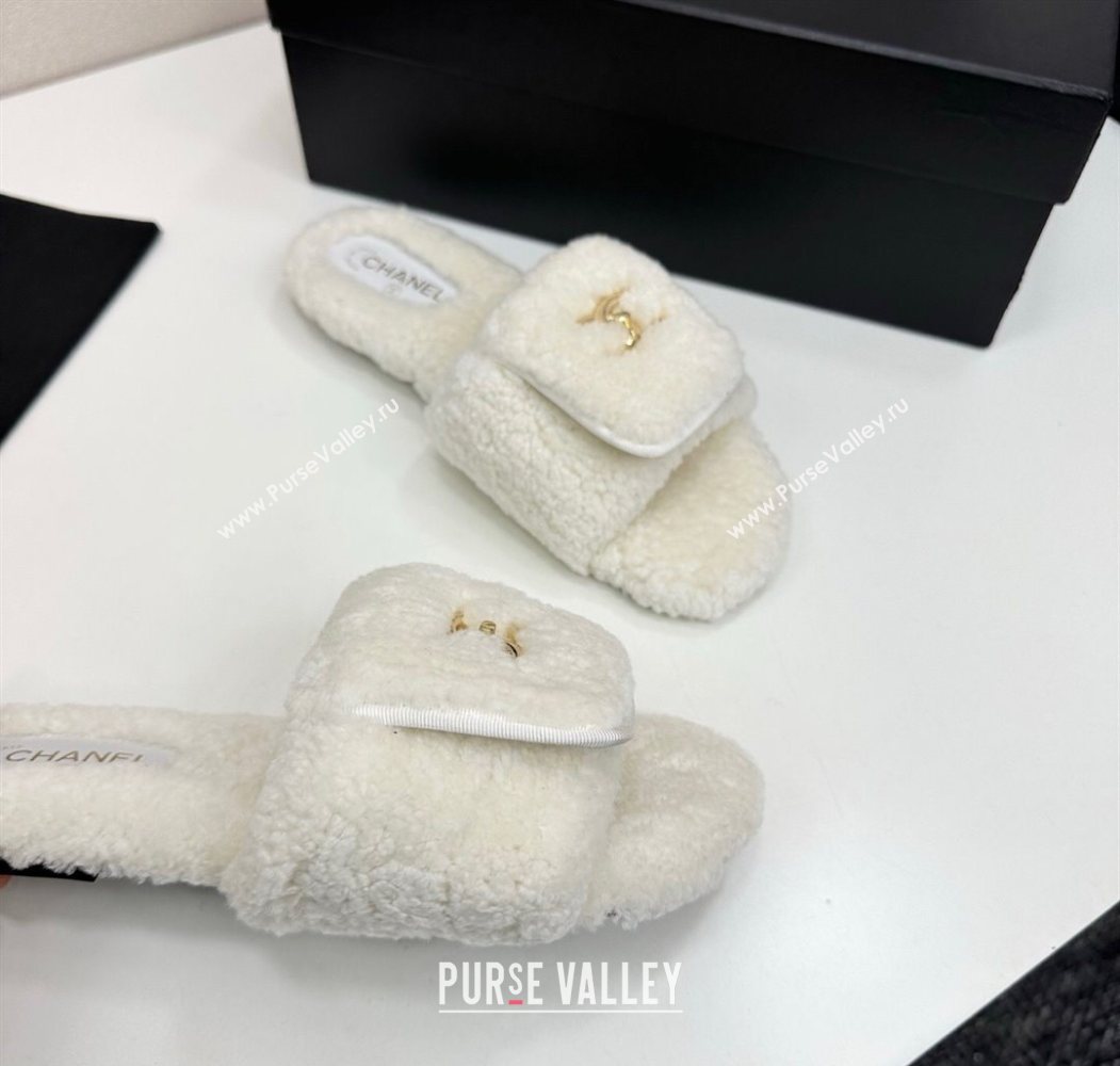 Chanel Shearling Wool Flat Slides Sandal with Foldover White 2025 CH103106 (MD-251031127)