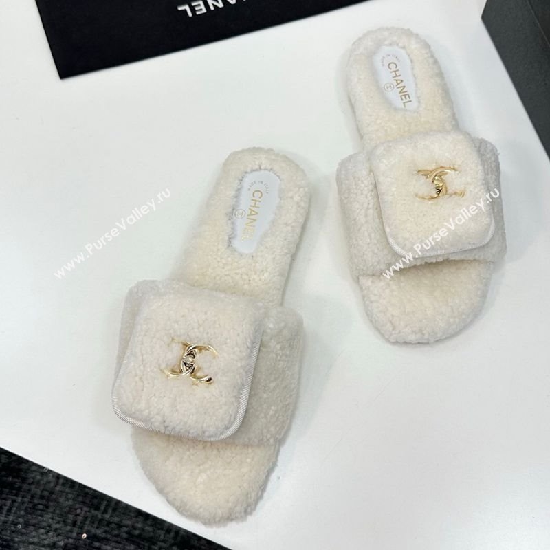 Chanel Shearling Wool Flat Slides Sandal with Foldover White 2025 CH103106 (MD-251031127)