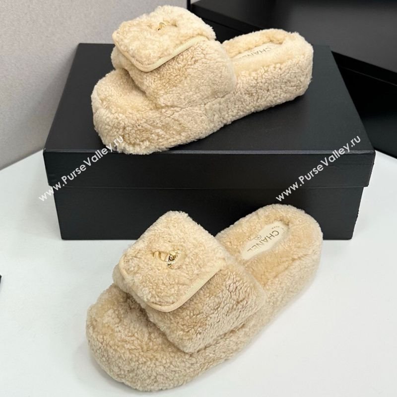 Chanel Shearling Wool Platform Slides Sandal with Foldover Beige 2025 CH103106 (MD-251031130)