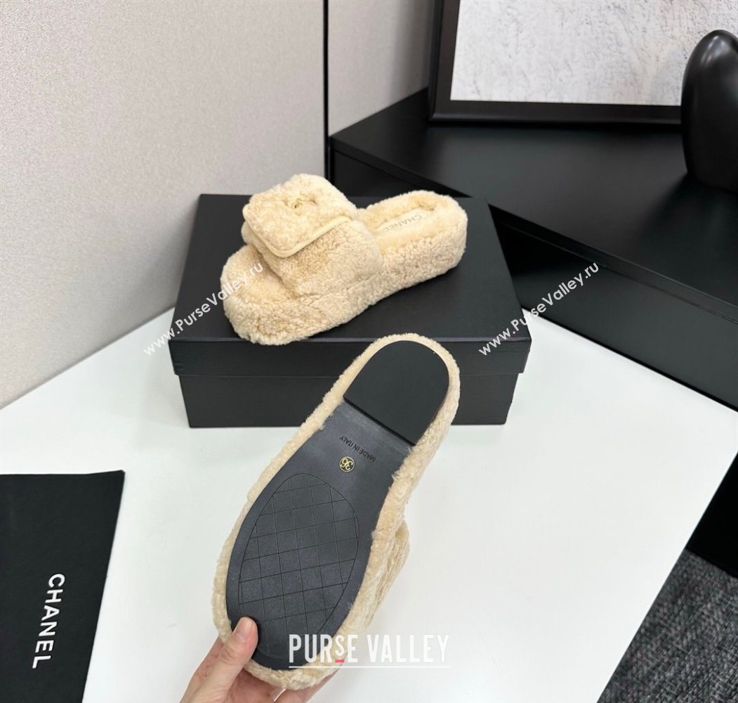 Chanel Shearling Wool Platform Slides Sandal with Foldover Beige 2025 CH103106 (MD-251031130)