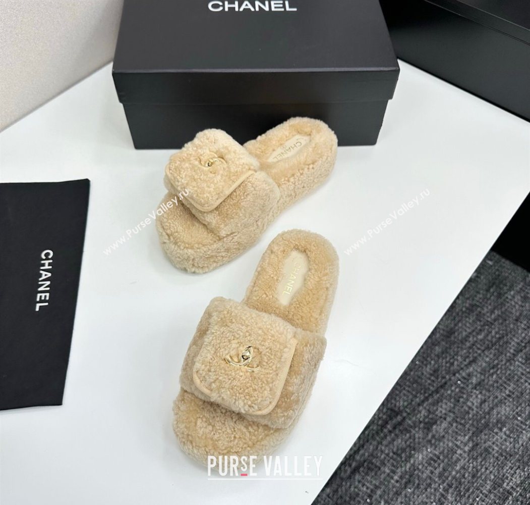 Chanel Shearling Wool Platform Slides Sandal with Foldover Beige 2025 CH103106 (MD-251031130)