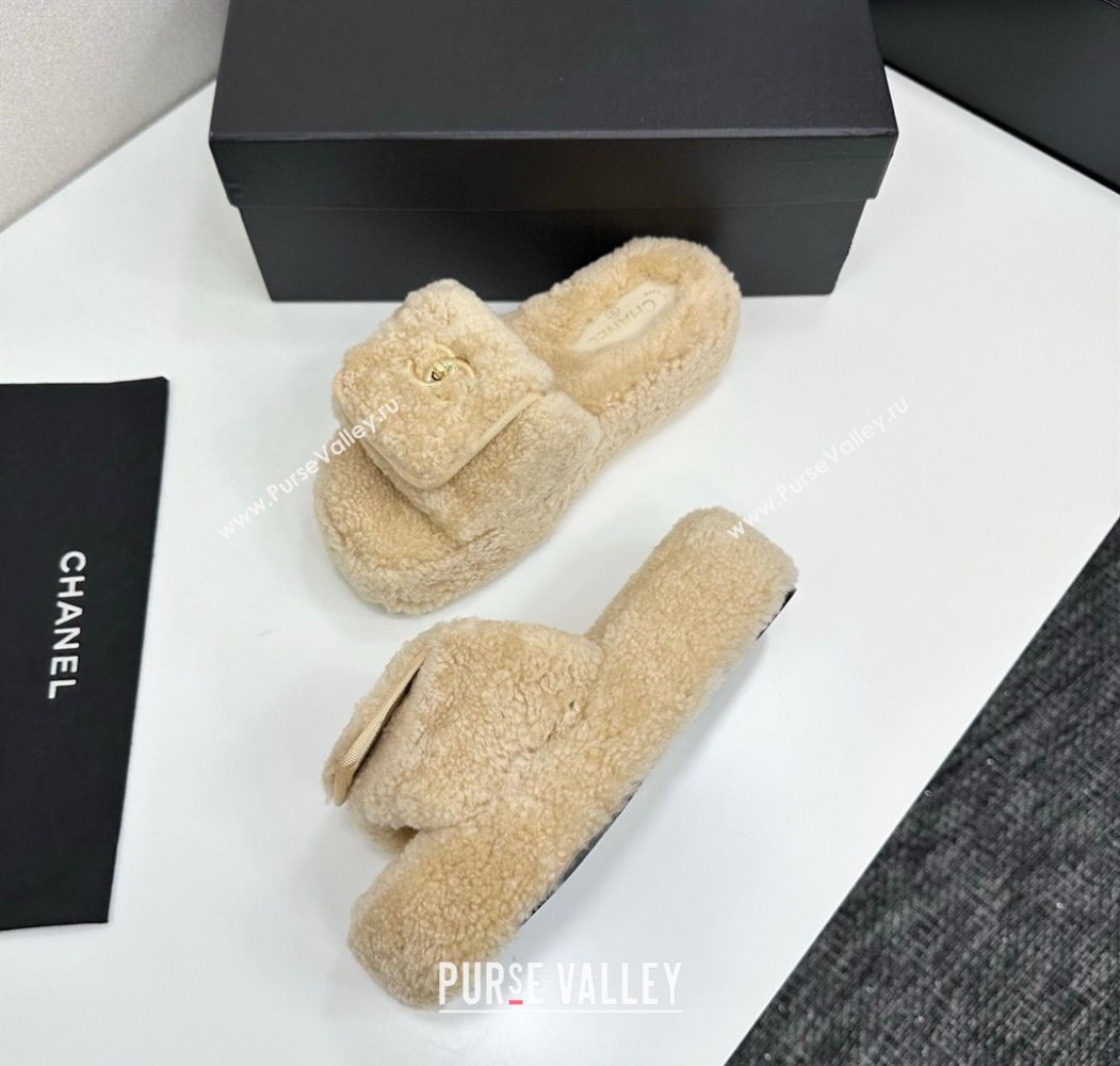 Chanel Shearling Wool Platform Slides Sandal with Foldover Beige 2025 CH103106 (MD-251031130)