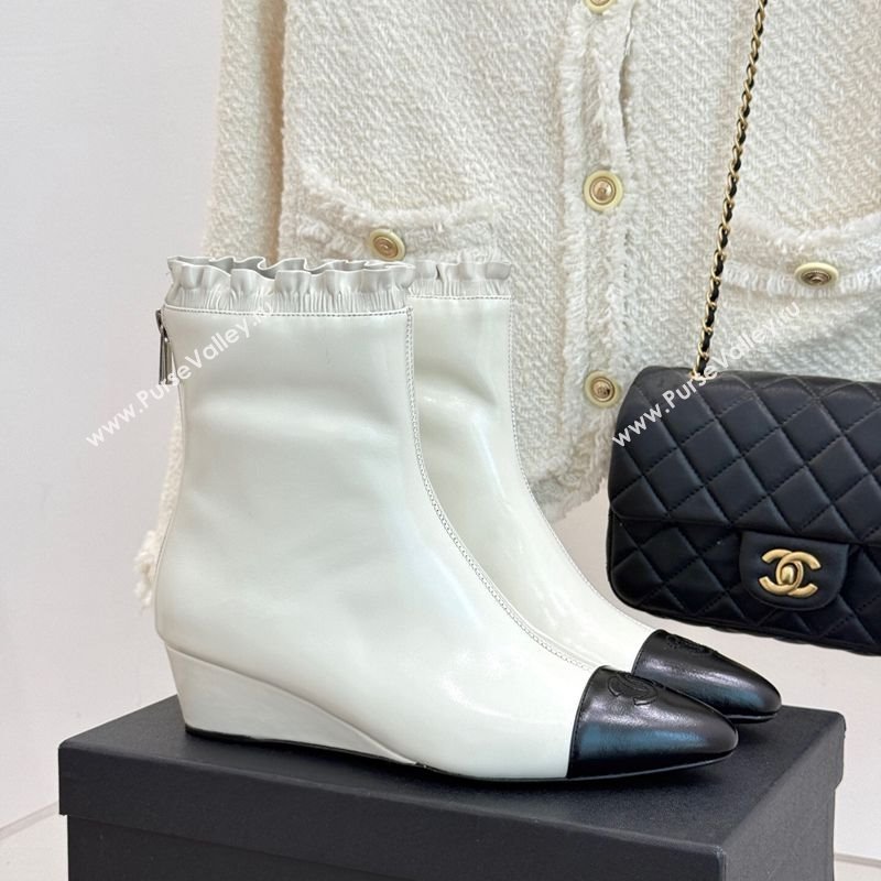Chanel Shiny Calfskin Leather Wedge Ankle Boots White 2025 CH110410 (MD-251104053)