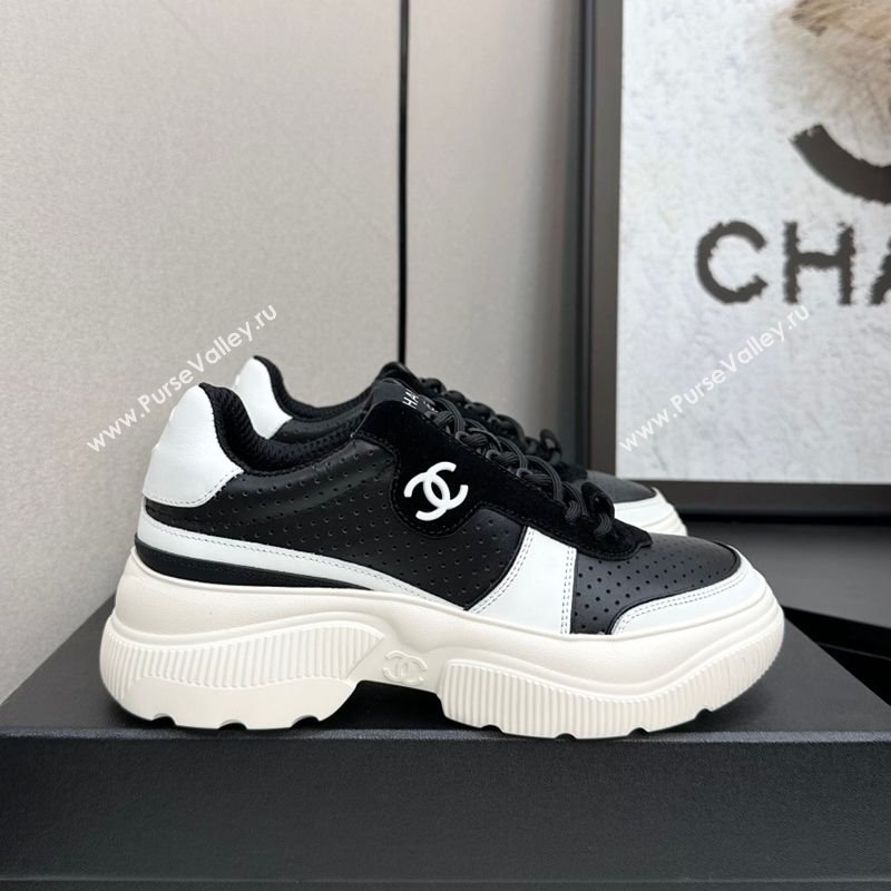 Chanel Perforated Calfskin Leather Platform Sneakers White/Black 17 2025 CH110102 (MD-251101017)