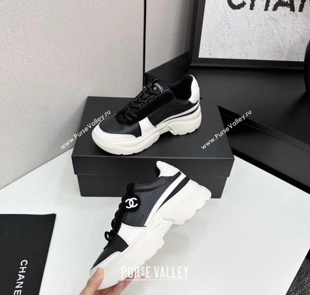 Chanel Perforated Calfskin Leather Platform Sneakers White/Black 17 2025 CH110102 (MD-251101017)