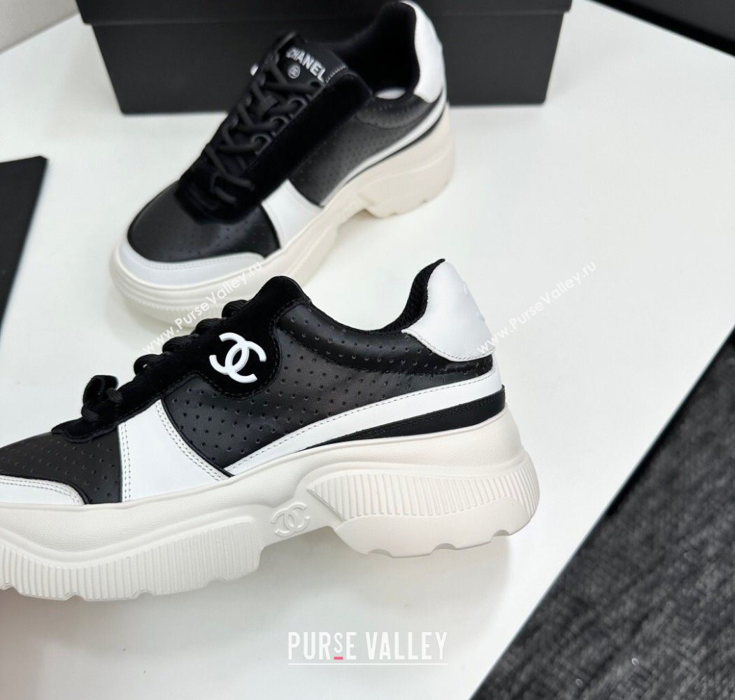 Chanel Perforated Calfskin Leather Platform Sneakers White/Black 17 2025 CH110102 (MD-251101017)