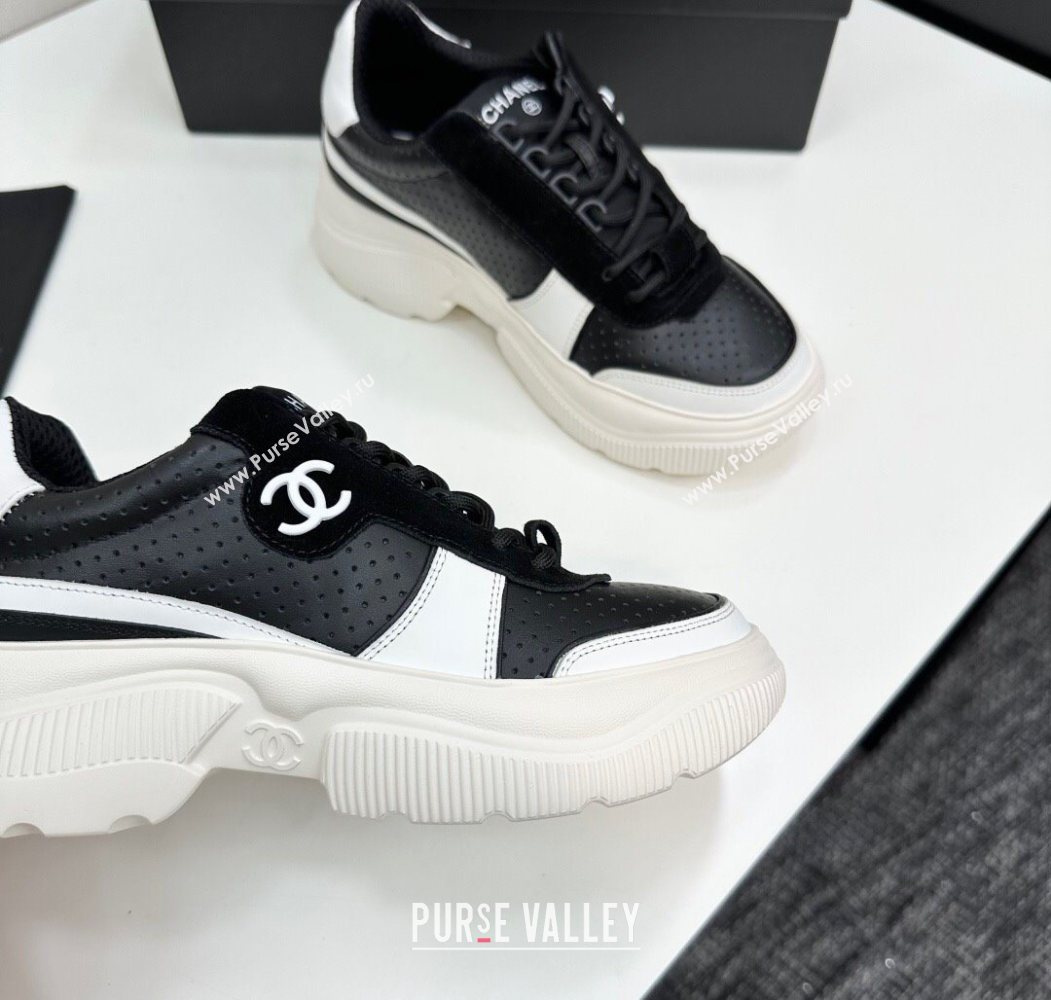 Chanel Perforated Calfskin Leather Platform Sneakers White/Black 17 2025 CH110102 (MD-251101017)