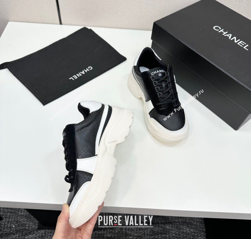 Chanel Perforated Calfskin Leather Platform Sneakers White/Black 17 2025 CH110102 (MD-251101017)