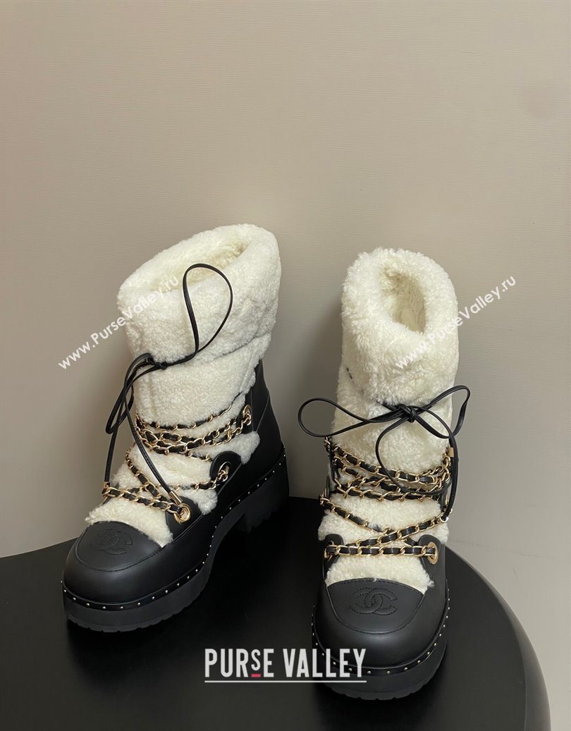 Chanel Calfskin Leather and Wool Snow Ankle Boots with Chain Black/White 2025 CH110403 (MD-251104065)
