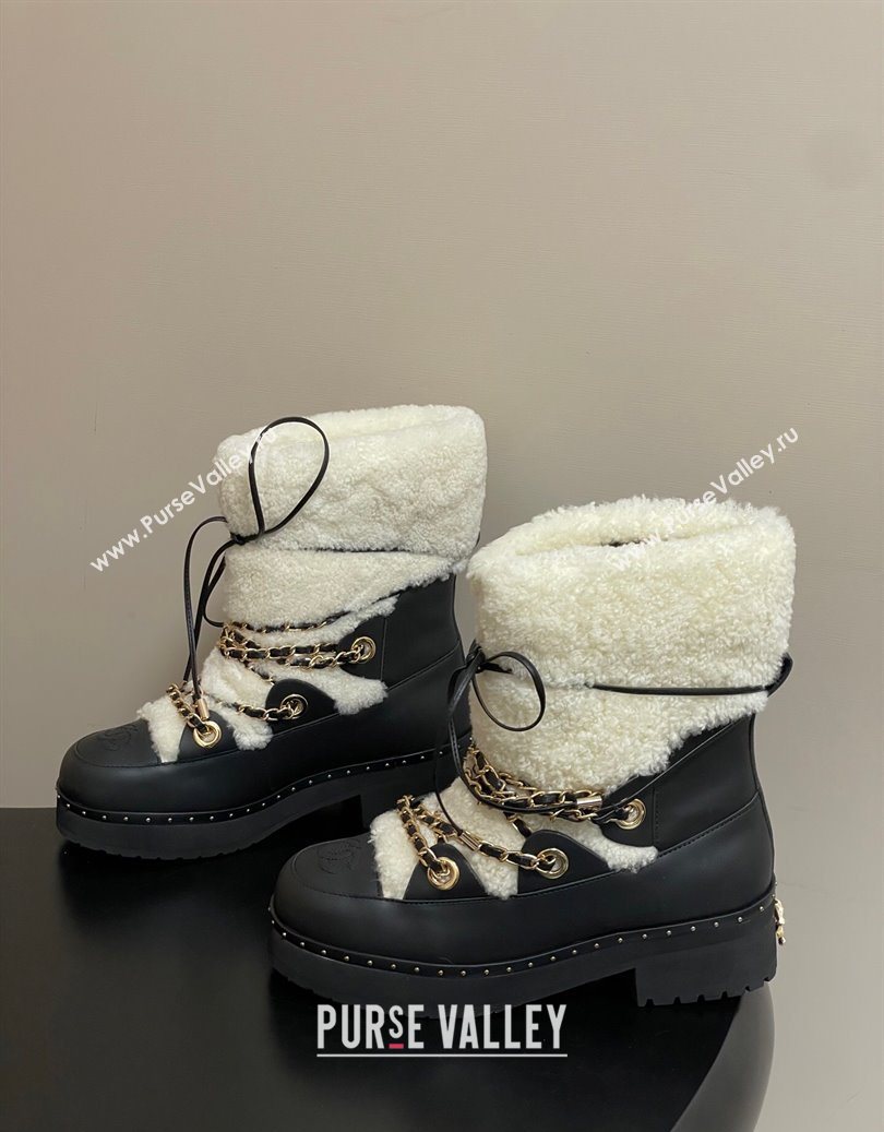 Chanel Calfskin Leather and Wool Snow Ankle Boots with Chain Black/White 2025 CH110403 (MD-251104065)