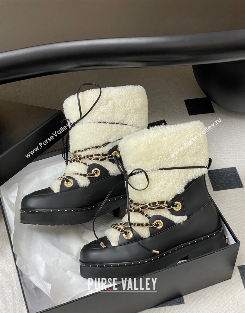 Chanel Calfskin Leather and Wool Snow Ankle Boots with Chain Black/White 2025 CH110403 (MD-251104065)