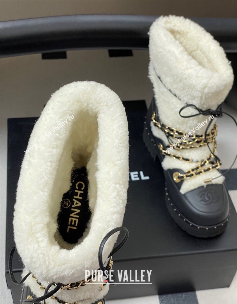 Chanel Calfskin Leather and Wool Snow Ankle Boots with Chain Black/White 2025 CH110403 (MD-251104065)