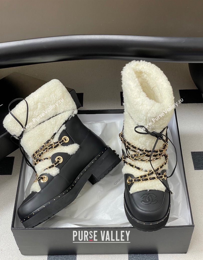 Chanel Calfskin Leather and Wool Snow Ankle Boots with Chain Black/White 2025 CH110403 (MD-251104065)
